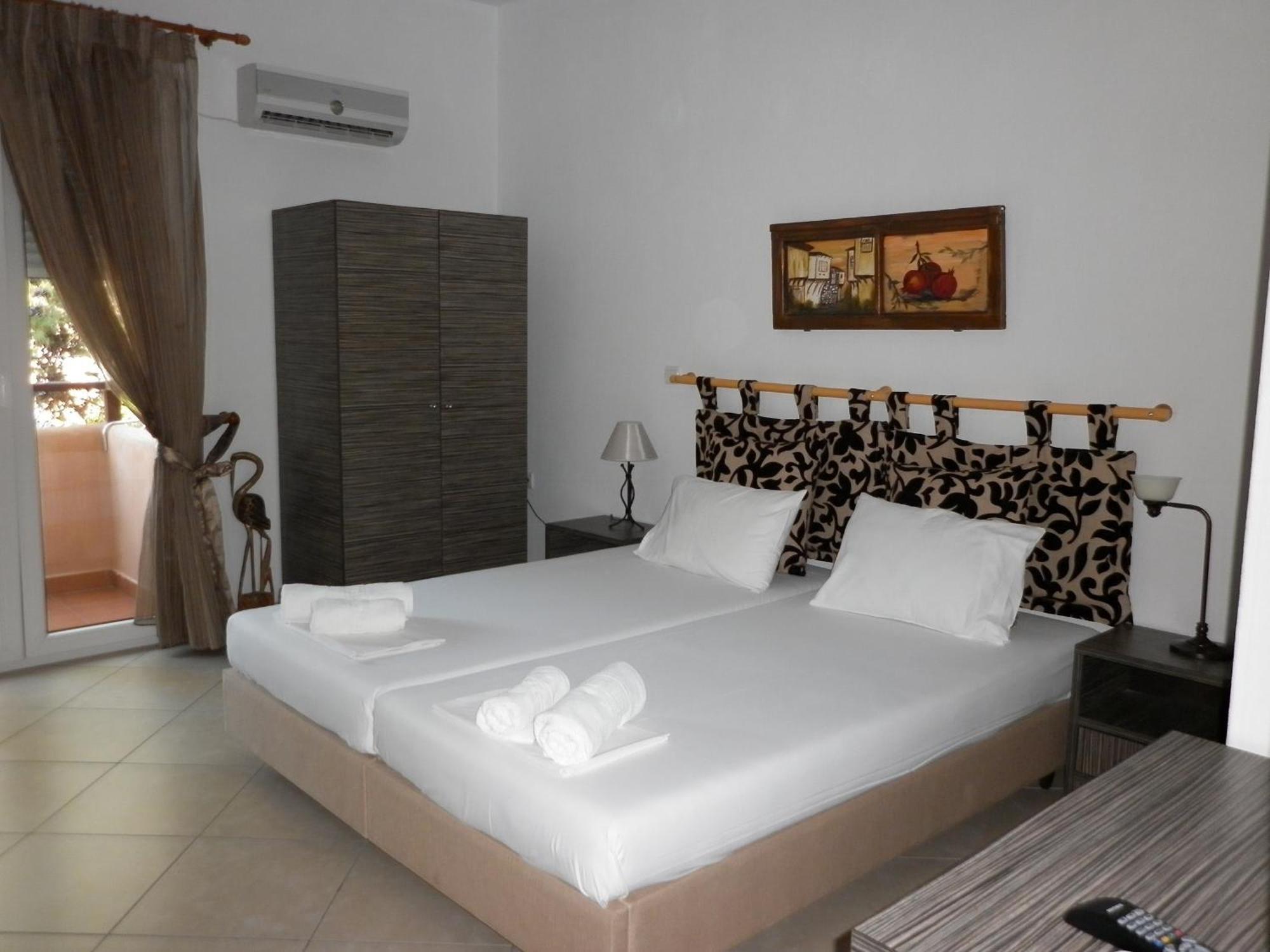 Inanthi Apartment Potos Ngoại thất bức ảnh