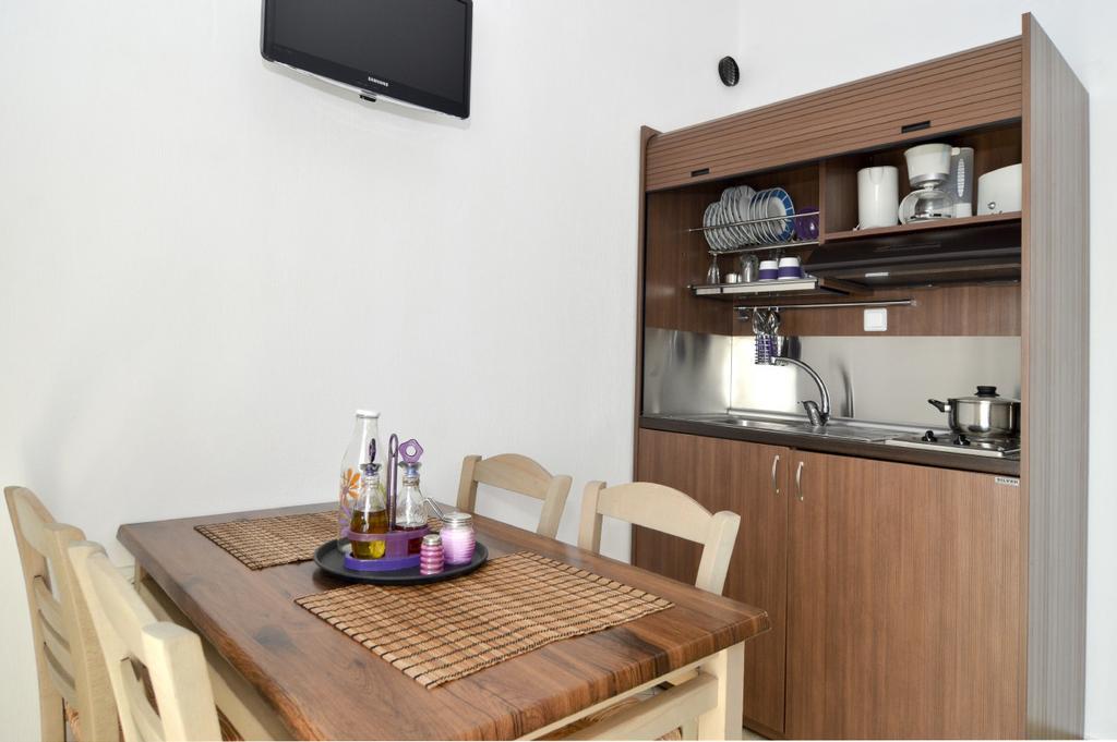 Inanthi Apartment Potos Ngoại thất bức ảnh