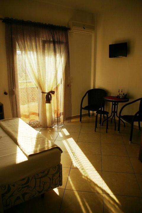 Inanthi Apartment Potos Phòng bức ảnh